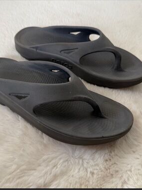 OOFOS OOriginal Thong Flip Flop Recovery Sandal Grey Size 9